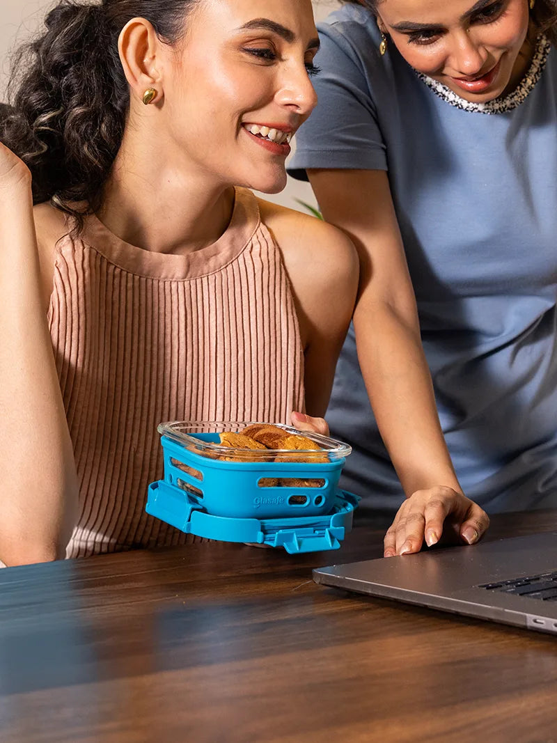 set of glass lunch boxes