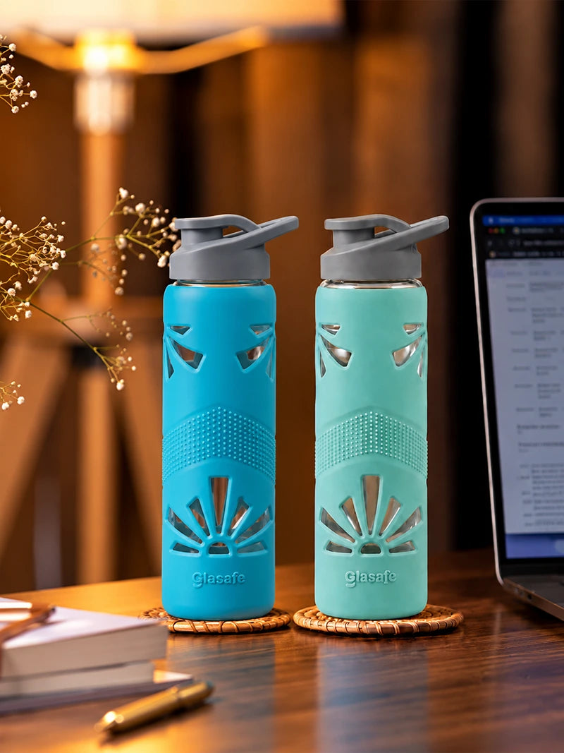 Set of 2 Borosilicate Glass Water Bottle with Protective Silicone Sleeve, 550ml (Blue, Green)
