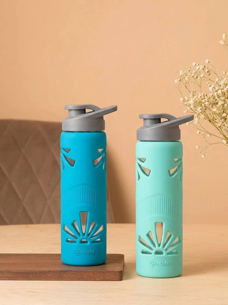 Set of 2 Borosilicate Glass Water Bottle with Protective Silicone Sleeve, 550ml (Blue, Green)