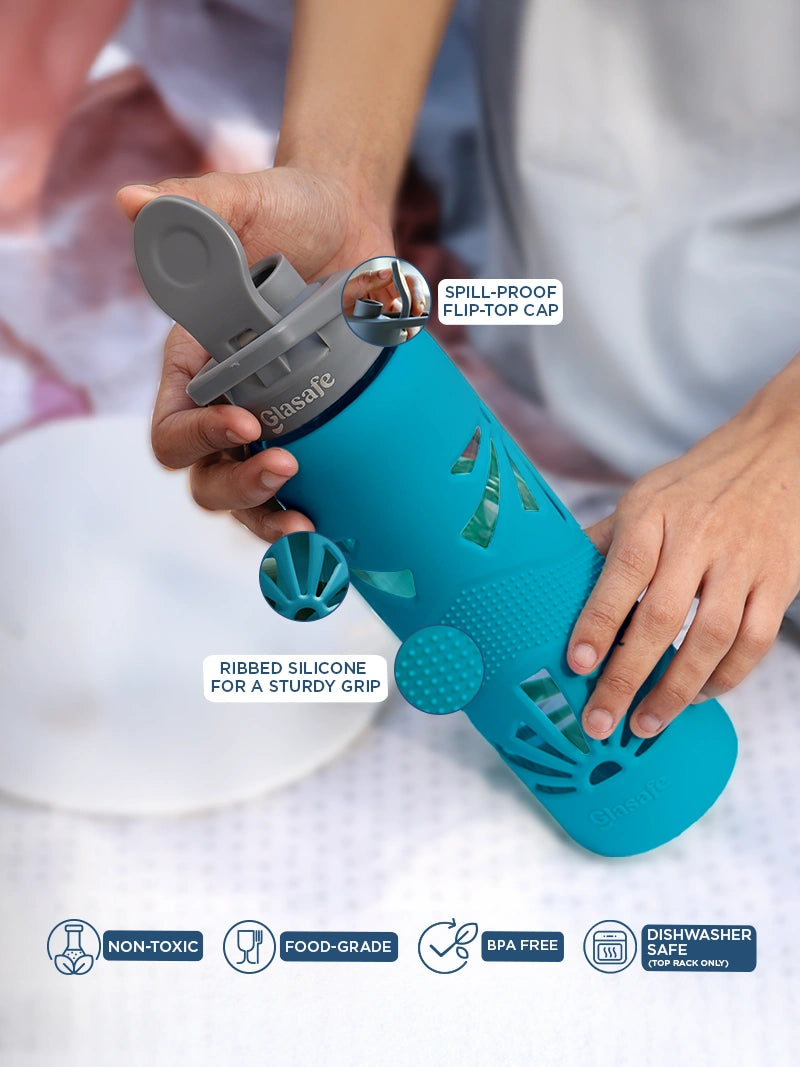 Leak-proof glass water bottle with ribbed silicone sleeve