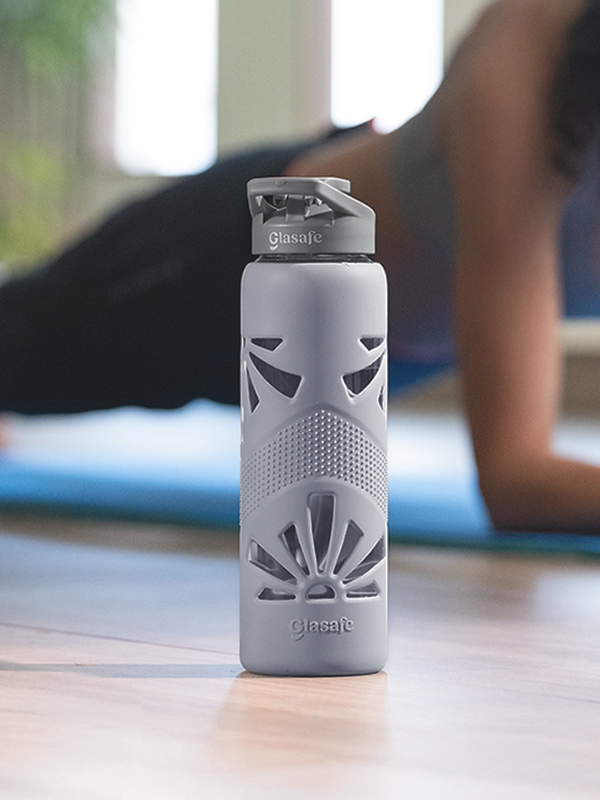 Borosilicate Glass Water Bottle with Protective Silicone Cover, 750ml (Soothing Slate)