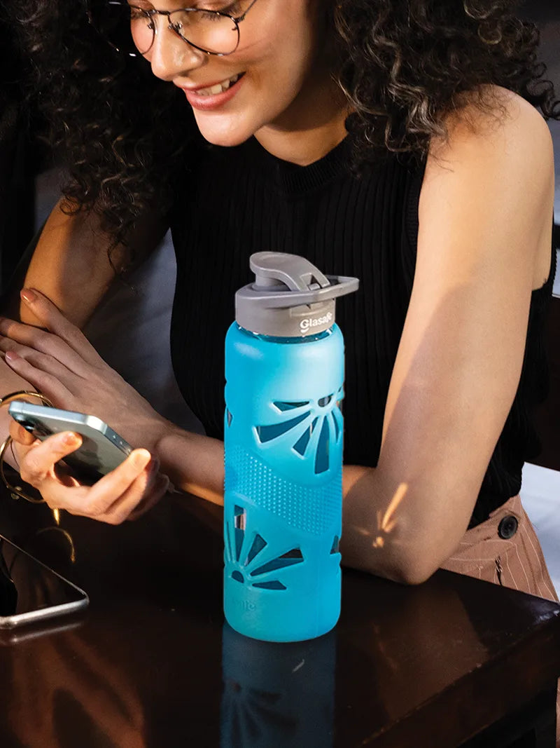 Set of 2 Borosilicate Glass Water Bottle with Protective Silicone Sleeve, 750ml (Blue, Grey)